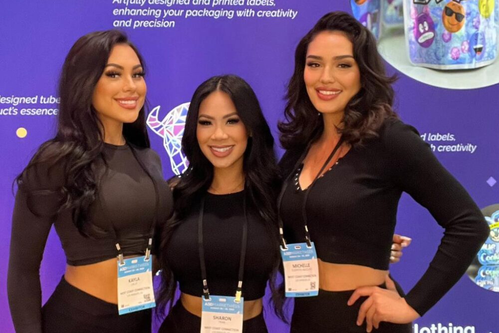 las vegas blink convention model greeters